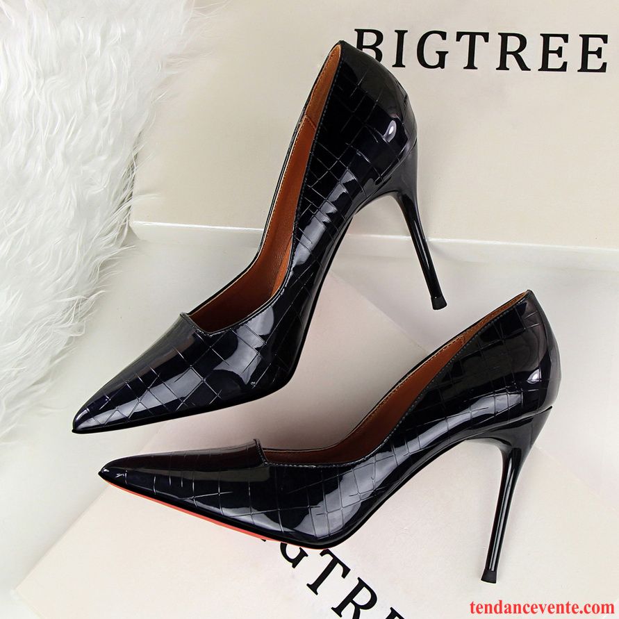 Escarpins Noirs Fermés Pointe Pointue Cuir Verni Derbies Sexy Rétro Talons Minces Métal